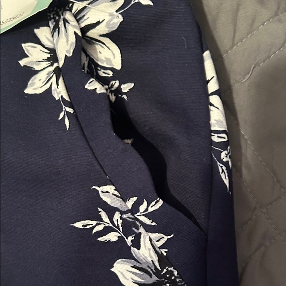 Skies Are Blue Floral Mini Skirt in Navy and White - Picture 4 of 9